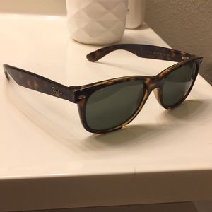 Tortoise shell brown Ray-Ban sunglasses